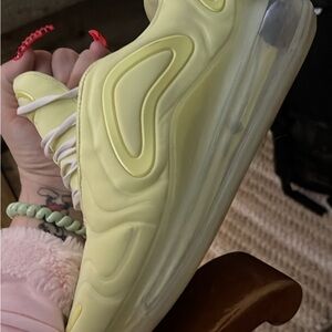 Woman’s Nike air max 720 size 7 1/2